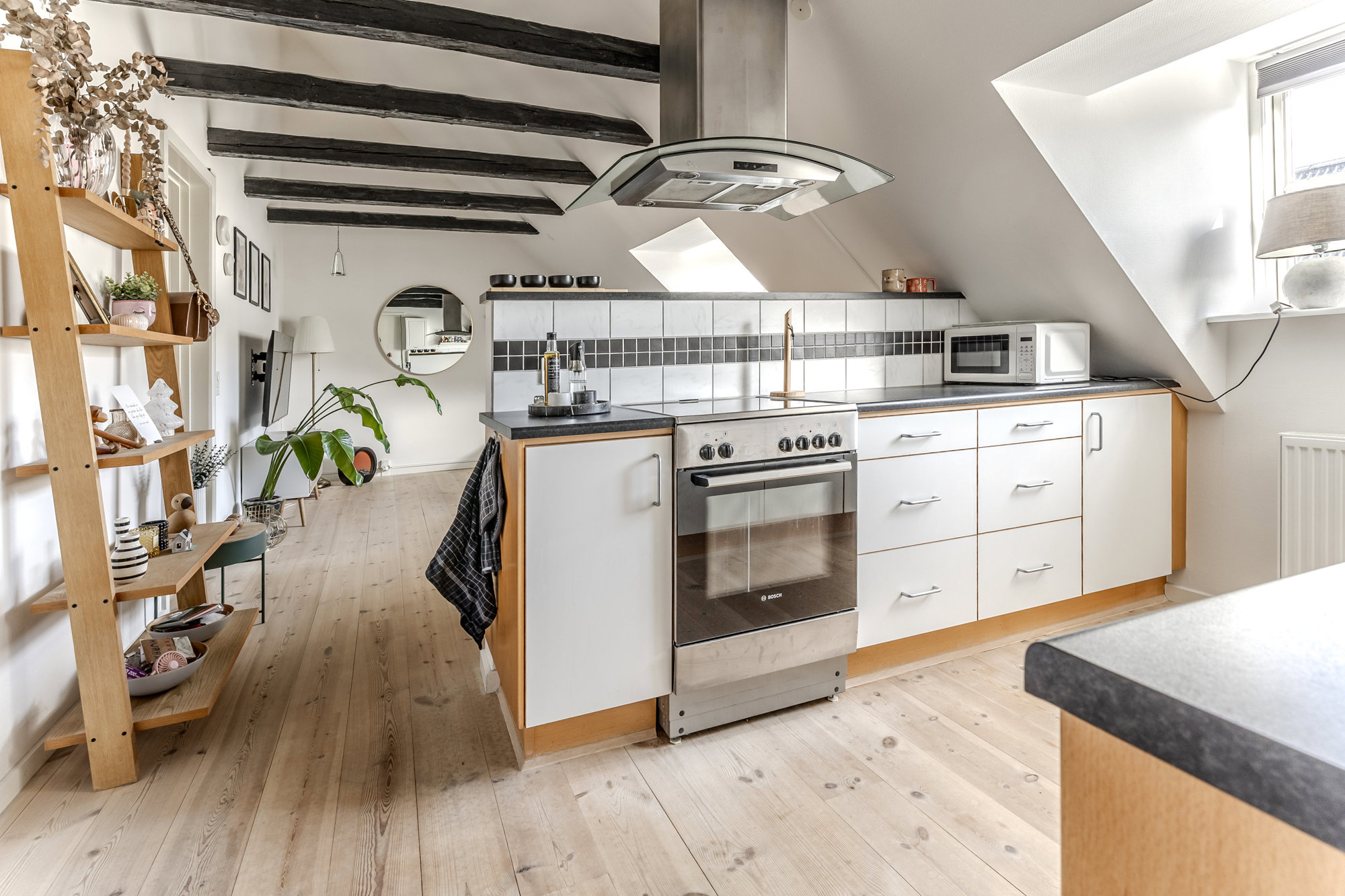 Lys lejlighed med hems og gode faciliteter