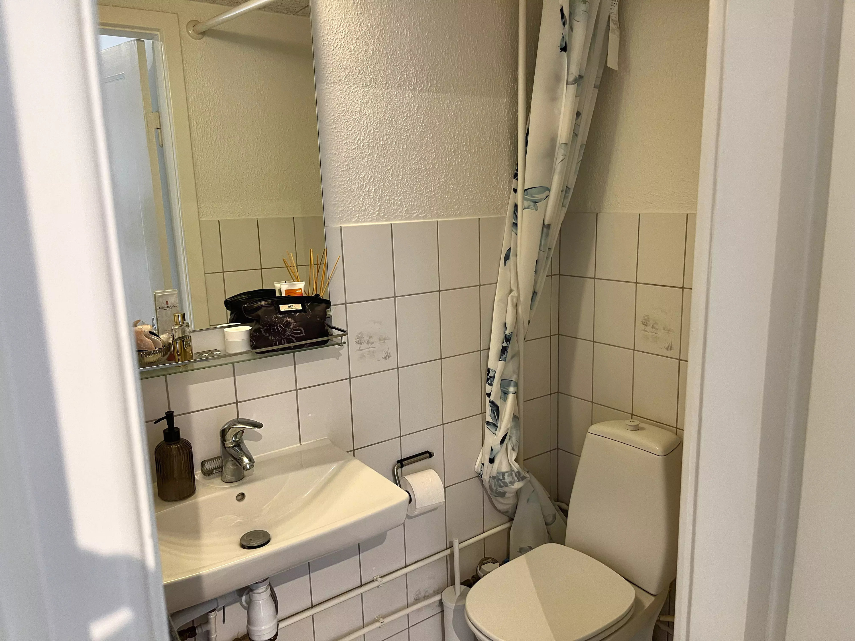 Skøn 2 værelses lejlighed med meget potentiale billede 6